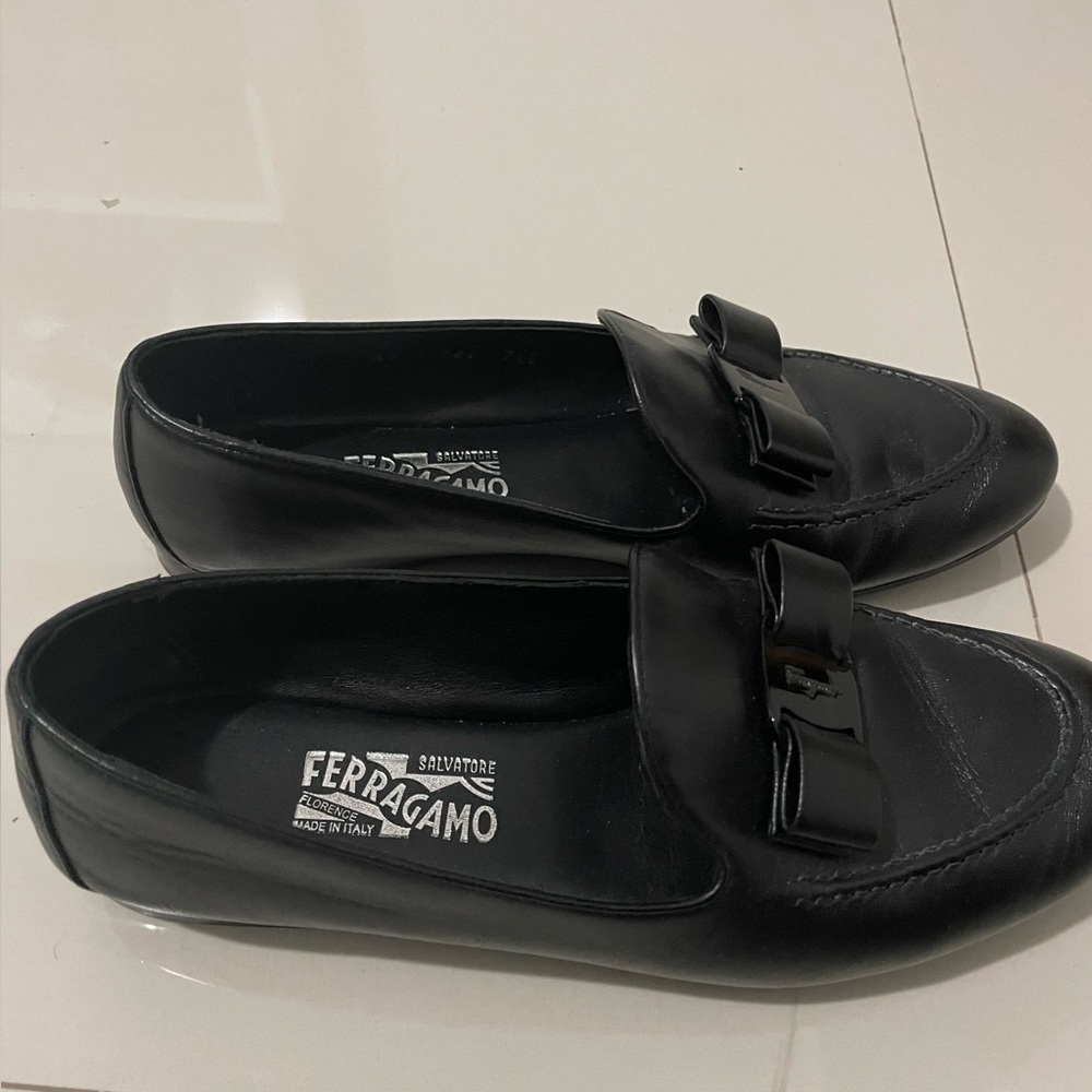 Like New Salvatore Ferragamo Black Flats Loafers